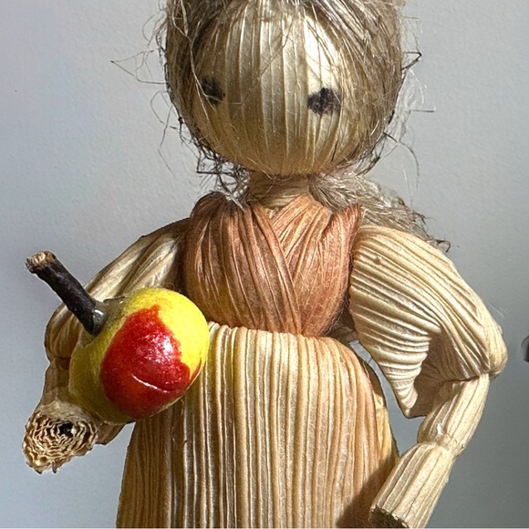 VINTAGE HANDMADE CORNHUSK MOM & HER PRETTY GIRLS - Picture 4 of 15